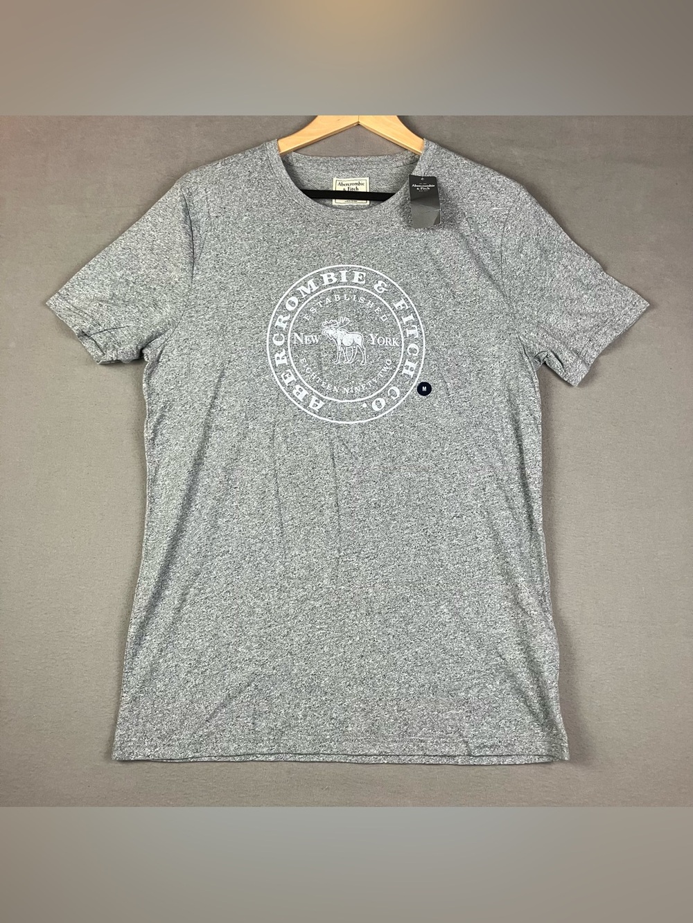 Abercrombie & Fitch Men’s Size M Gray Short Sleeve Graphic T Shirt Moose NY NWT.